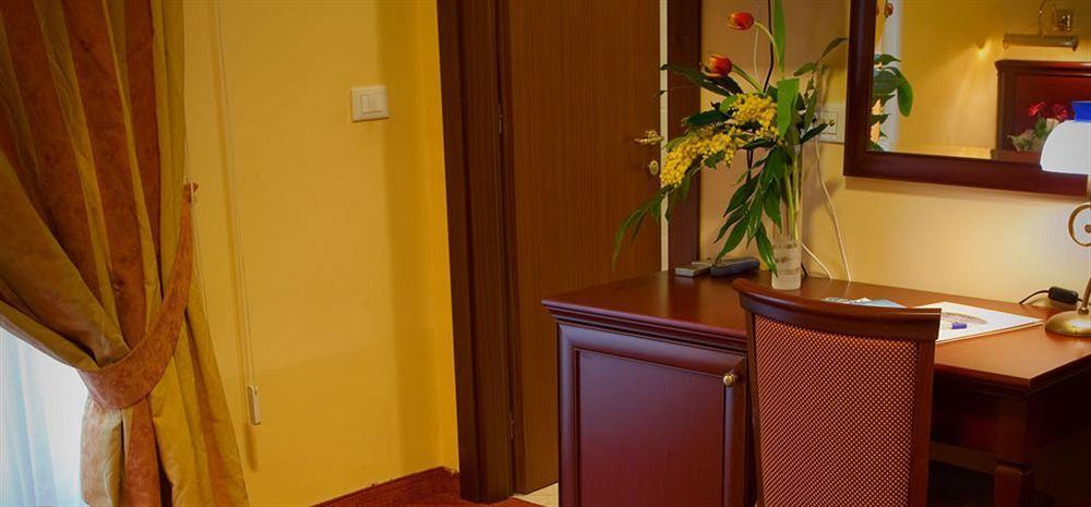 Hotel Boccascena ジェノヴァ エクステリア 写真