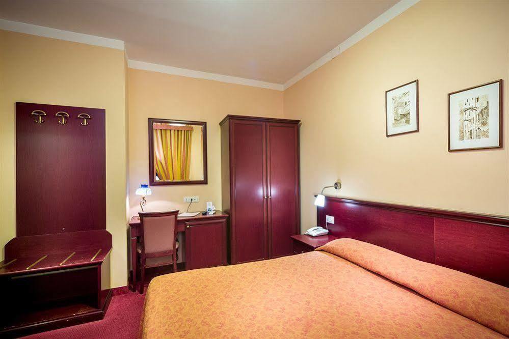 Hotel Boccascena ジェノヴァ エクステリア 写真