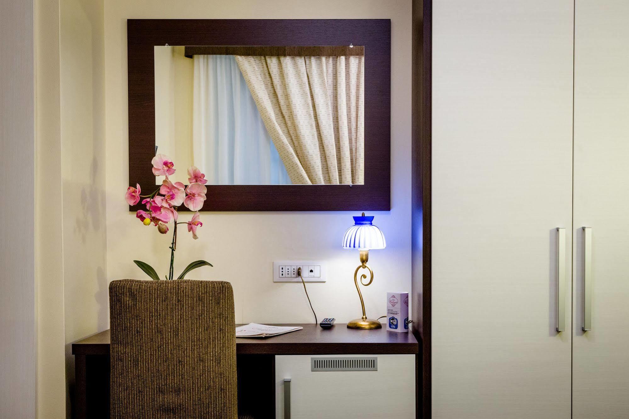 Hotel Boccascena ジェノヴァ エクステリア 写真