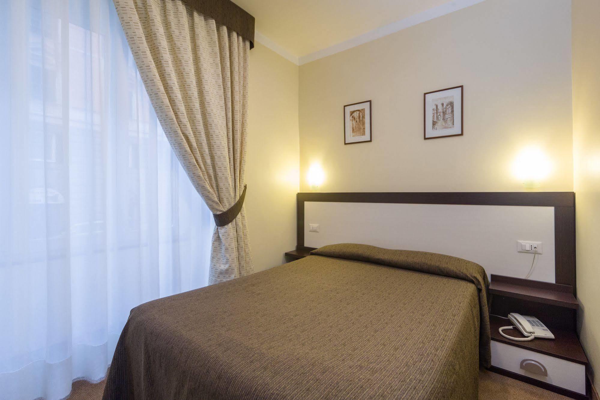 Hotel Boccascena ジェノヴァ エクステリア 写真